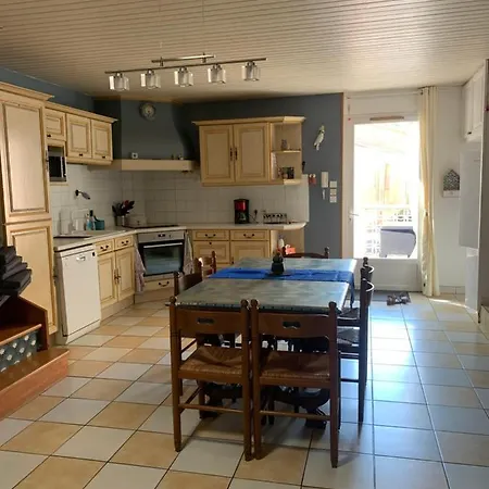 بيت للعطل La Maison Rose A *